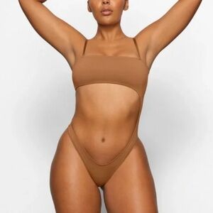 SKIMS Swimsuit Monokini One Piece, Removable straps.